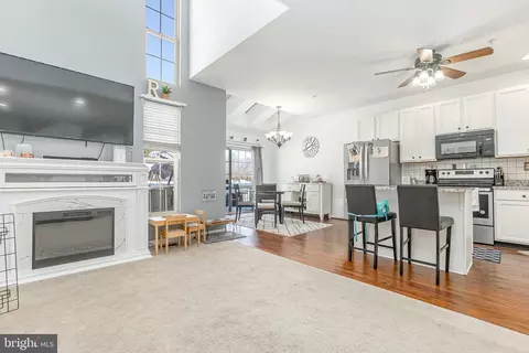 Living - 7 Chadwick Cir, Norristown, PA 19403 photo 3 of 9