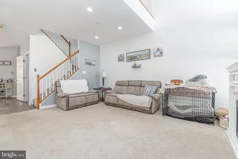 Living - 7 Chadwick Cir, Norristown, PA 19403 photo 2 of 9