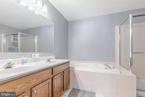Bath - 7 Chadwick Cir, Norristown, PA 19403 photo 2 of 4