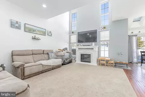 Living - 7 Chadwick Cir, Norristown, PA 19403 photo 1 of 9