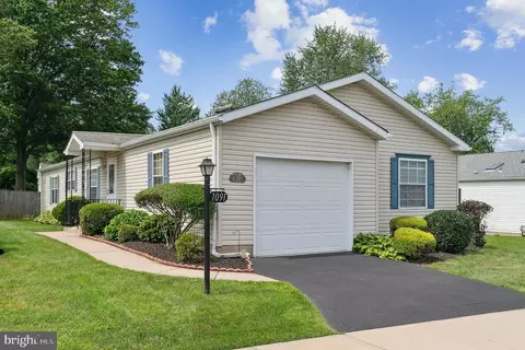 1091 Jfk Dr, North Wales, PA 19454