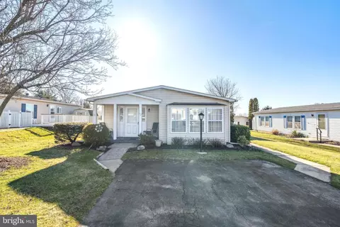 42 Bentwood Cir, Harleysville, PA 19438