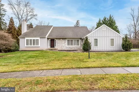 400 Alderbrook Dr, Wayne, PA 19087
