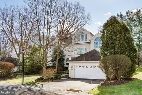 735 Canterbury Ln, Villanova, PA 19085