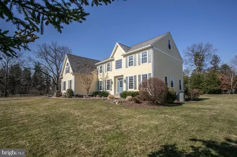 1405 Royal Oak Dr, Blue Bell, PA 19422