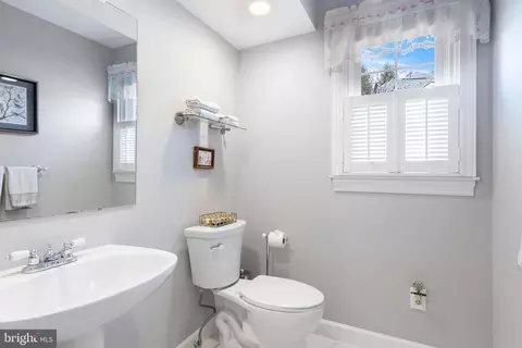 Bath - 721 Outpost Cir, Wayne, PA 19087 photo 1 of 6