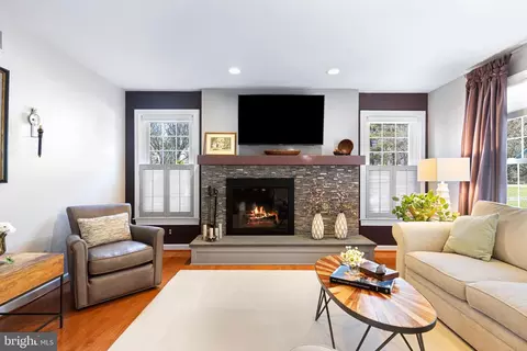 Living - 721 Outpost Cir, Wayne, PA 19087 photo 3 of 7