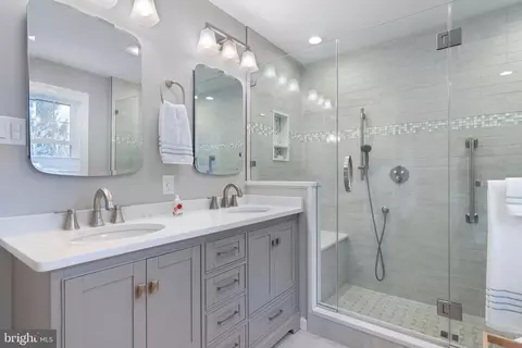 Bath - 721 Outpost Cir, Wayne, PA 19087 photo 3 of 6