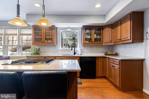 Kitchen - 721 Outpost Cir, Wayne, PA 19087 photo 4 of 5