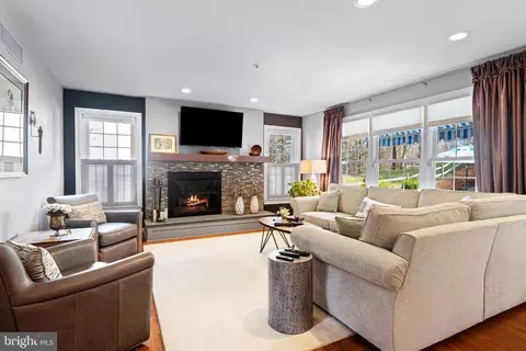 Living - 721 Outpost Cir, Wayne, PA 19087 photo 5 of 7