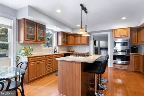 Kitchen - 721 Outpost Cir, Wayne, PA 19087 photo 3 of 5
