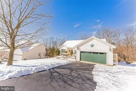 1917 Glen Eagles Dr, Pottstown, PA 19464