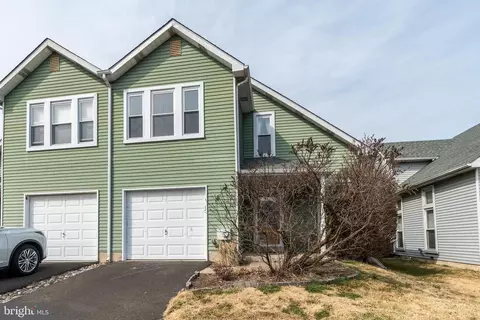 15 Church Rd, Horsham, PA 19044