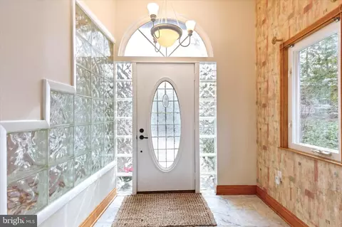 Entry Way - 455 Sharon Dr, Wayne, PA 19087 photo 1 of 2