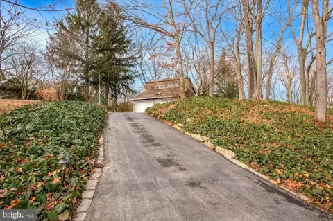 Exterior - 455 Sharon Dr, Wayne, PA 19087 photo 2 of 10