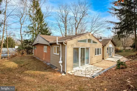 Exterior - 455 Sharon Dr, Wayne, PA 19087 photo 6 of 10