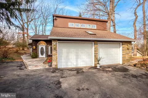 455 Sharon Dr, Wayne, PA 19087