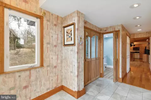 Entry Way - 455 Sharon Dr, Wayne, PA 19087 photo 2 of 2