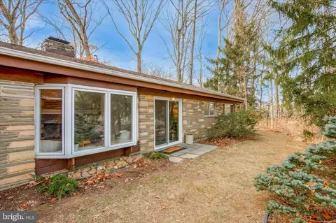 Exterior - 455 Sharon Dr, Wayne, PA 19087 photo 4 of 10