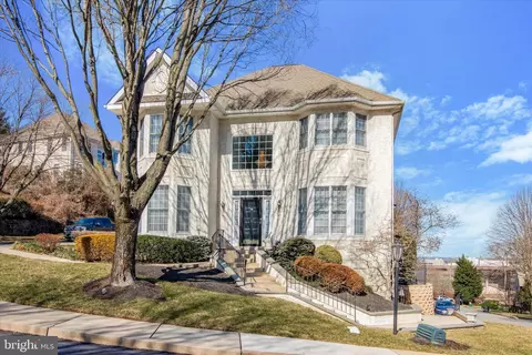 102 Merion Hill Ln, Conshohocken, PA 19428