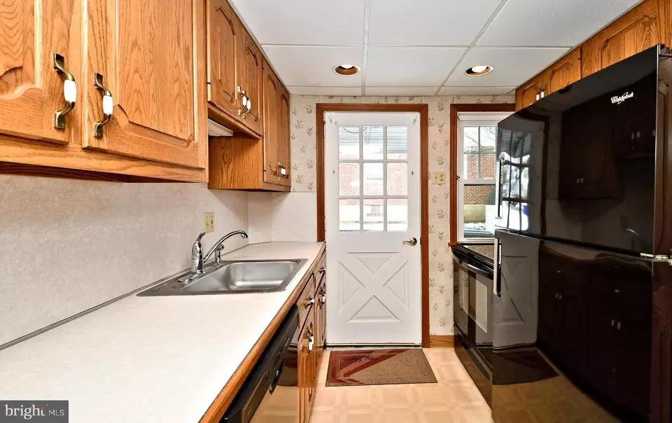 Kitchen - 961 S Hills Blvd, Pottstown, PA 19464 photo 2 of 2