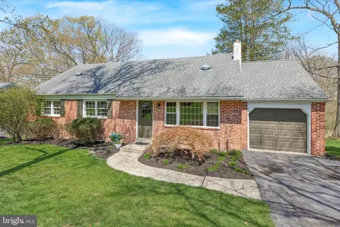 78 Skyline Dr, Audubon, PA 19403