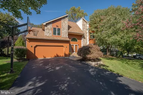 105 Chinaberry Dr, Lafayette Hill, PA 19444
