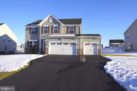 25 Huntsville Dr, Gilbertsville, PA 19525