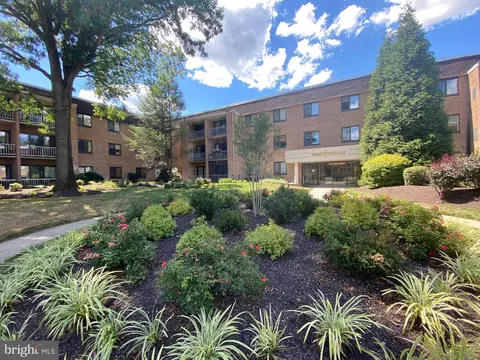 1640 Oakwood Dr #W209, Narberth, PA 19072