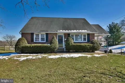 82 Wilson Ave, Gilbertsville, PA 19525