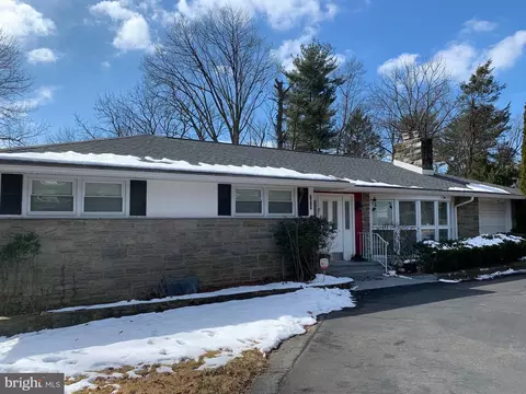 7917 Green Ln, Wyncote, PA 19095