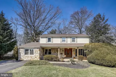 1220 Dundee Dr, Dresher, PA 19025