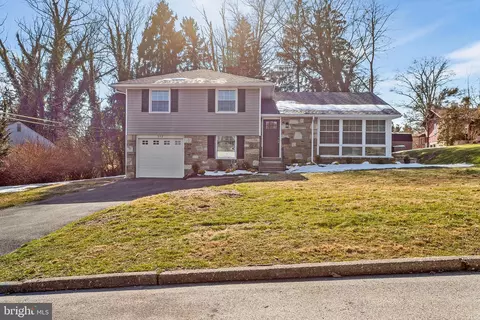 512 Patricia Dr, Glenside, PA 19038