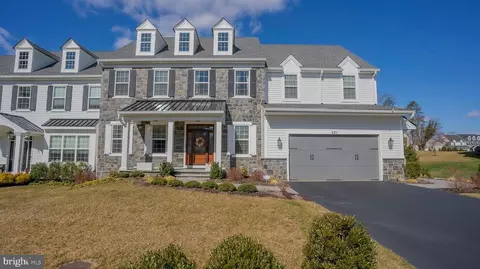 221 Manor Rd, Lafayette Hill, PA 19444
