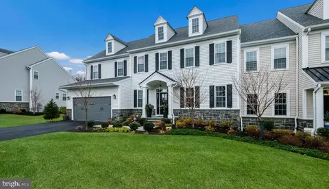 208 Manor Rd, Lafayette Hill, PA 19444