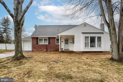 814 Sycamore Dr, Lansdale, PA 19446