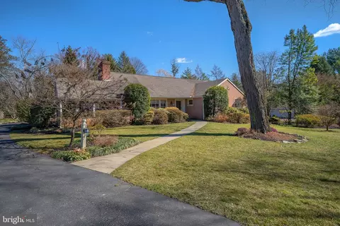 941 Morris Ave, Bryn Mawr, PA 19010