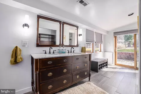 Bath - 537 Bob White Ter, Wayne, PA 19087 photo 1 of 5