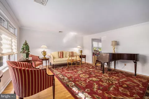 Living - 537 Bob White Ter, Wayne, PA 19087 photo 2 of 5