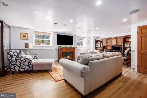 Living - 537 Bob White Ter, Wayne, PA 19087 photo 5 of 5