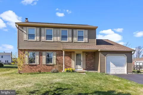 4 Danbridge Dr, Horsham, PA 19044