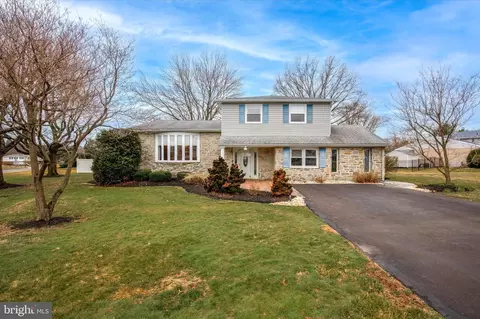 786 Red Barn Ln, Huntingdon Valley, PA 19006