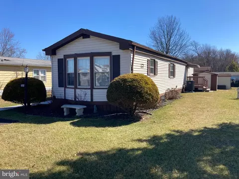 235 Cherrywood Ct, North Wales, PA 19454