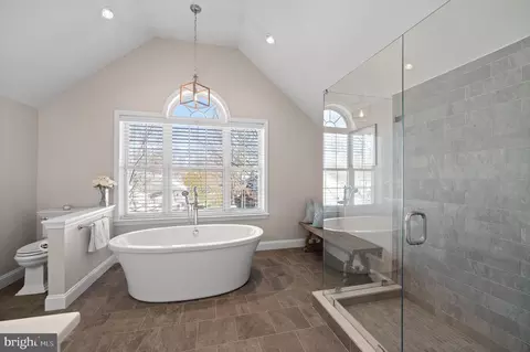 Bath - 1135 Brians Way, Wayne, PA 19087 photo 3 of 7