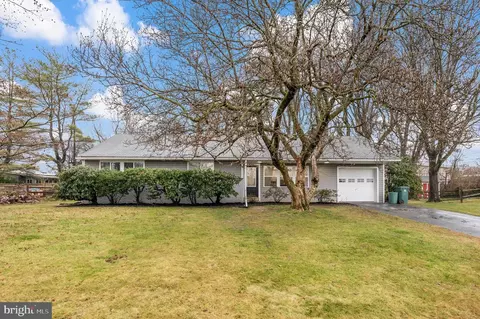 4140 Twynnwood Rd, Lafayette Hill, PA 19444