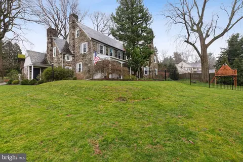7808 Cobden Rd, Laverock, PA 19038