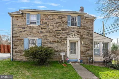 2 Poe Ave, Wyncote, PA 19095