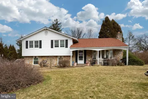 941 Surrey Dr, Blue Bell, PA 19422