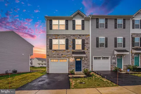 126 Van Fleet Cir, Pottstown, PA 19464