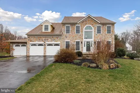332 Hidden Creek Dr, Hatboro, PA 19040